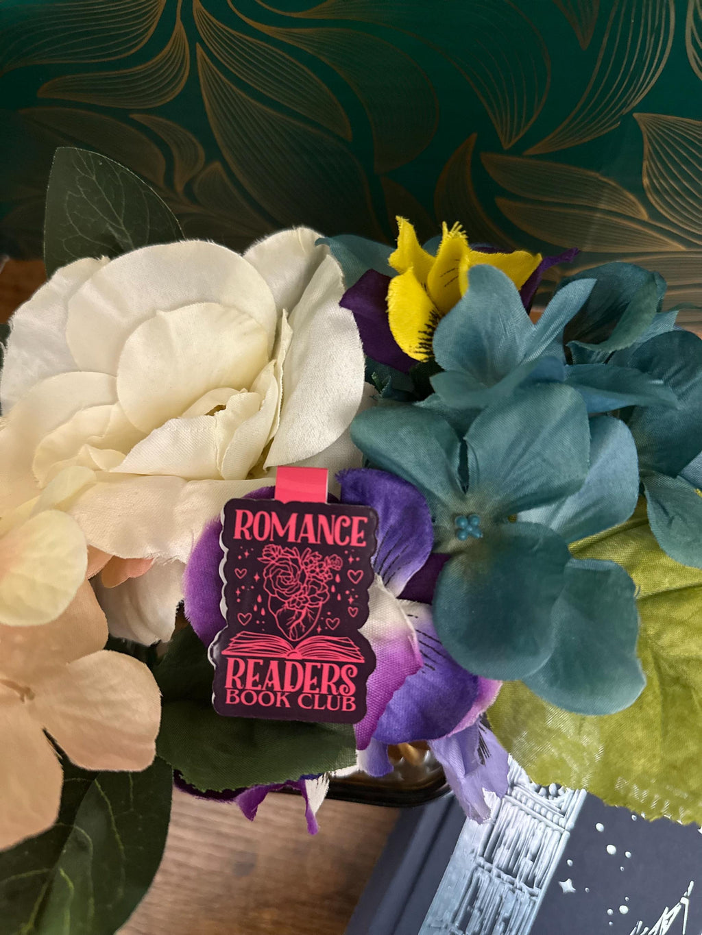 Romance readers magnetic bookmark