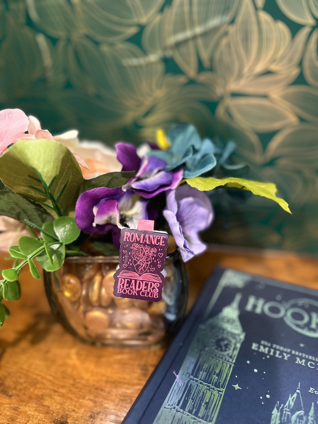 Romance readers magnetic bookmark